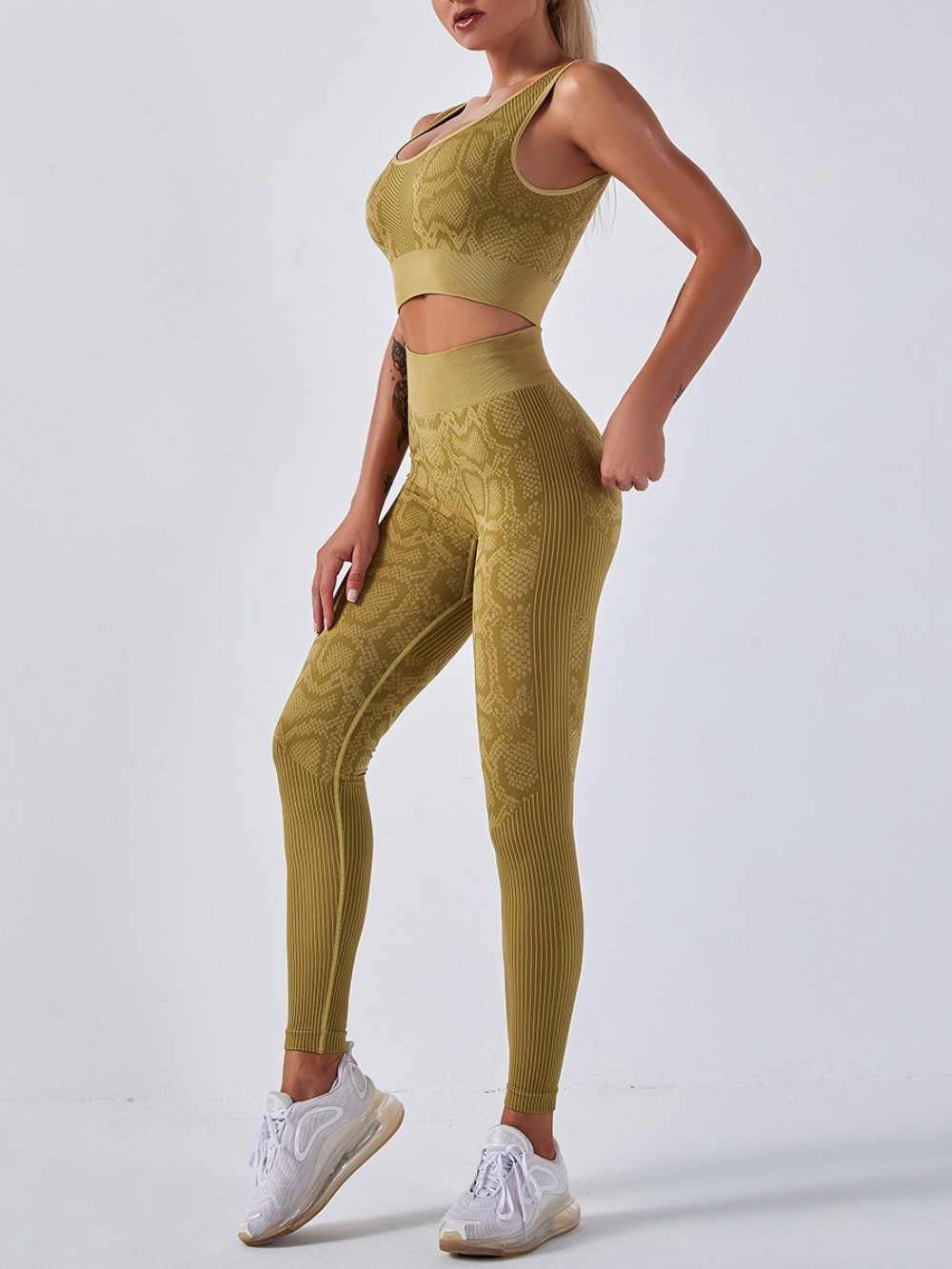 Yellow Seamless Yoga Bra And High Waist Legging For Strolling