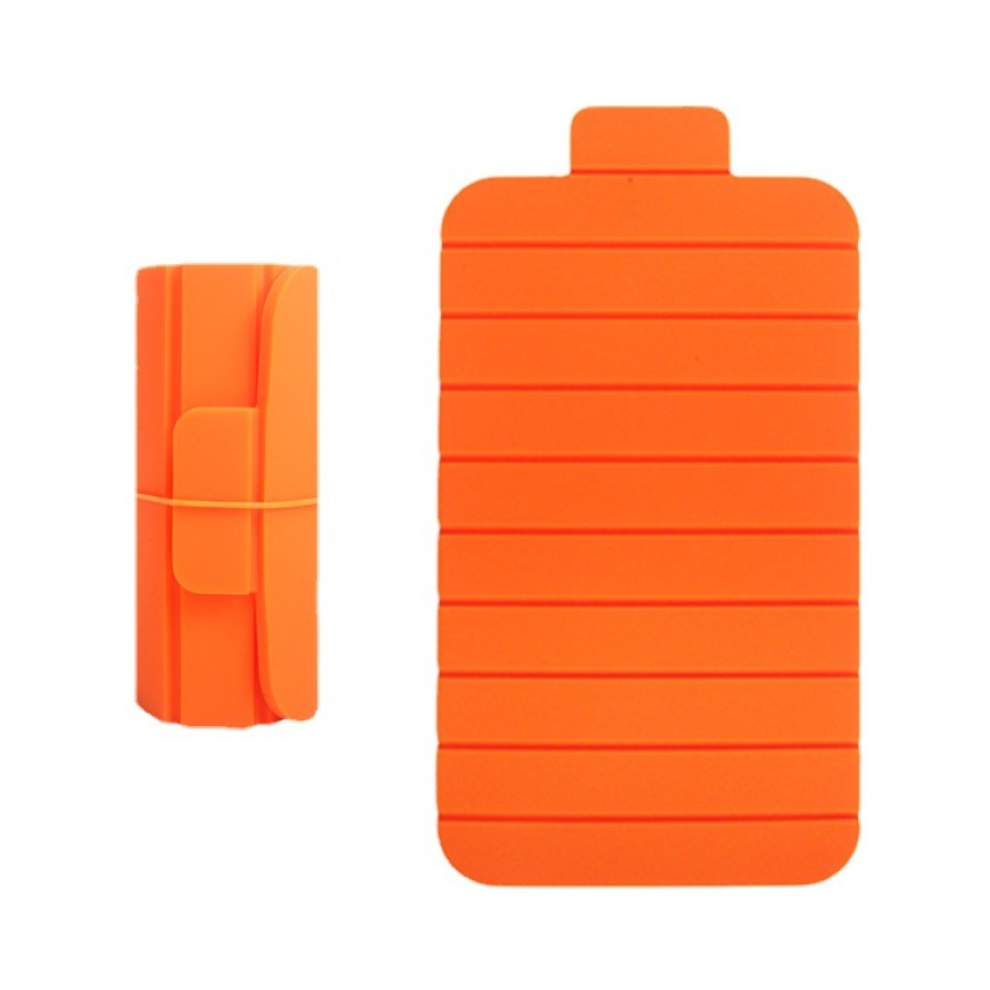 Portable outdoor silicone cutting board